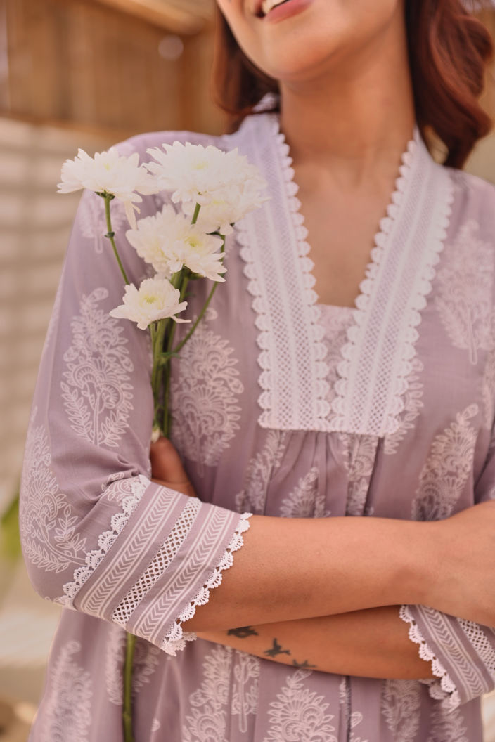 Grey Paisley Printed Cotton Kurta Pant With Lace Detail